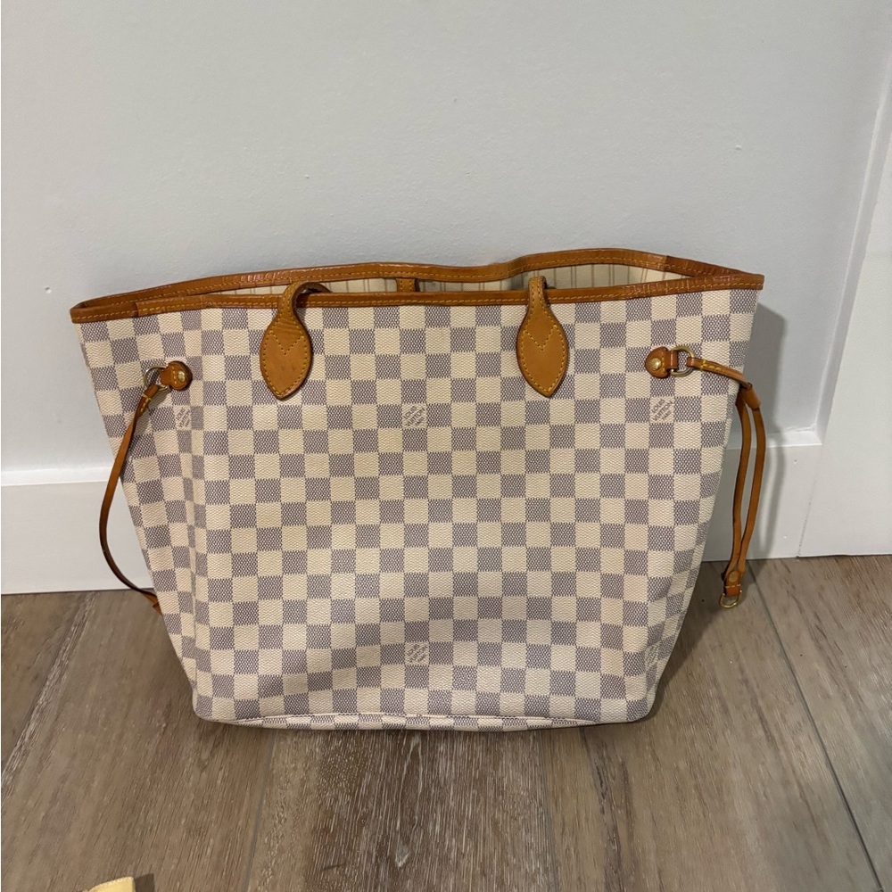 Authentic Louis Vuitton Neverfull